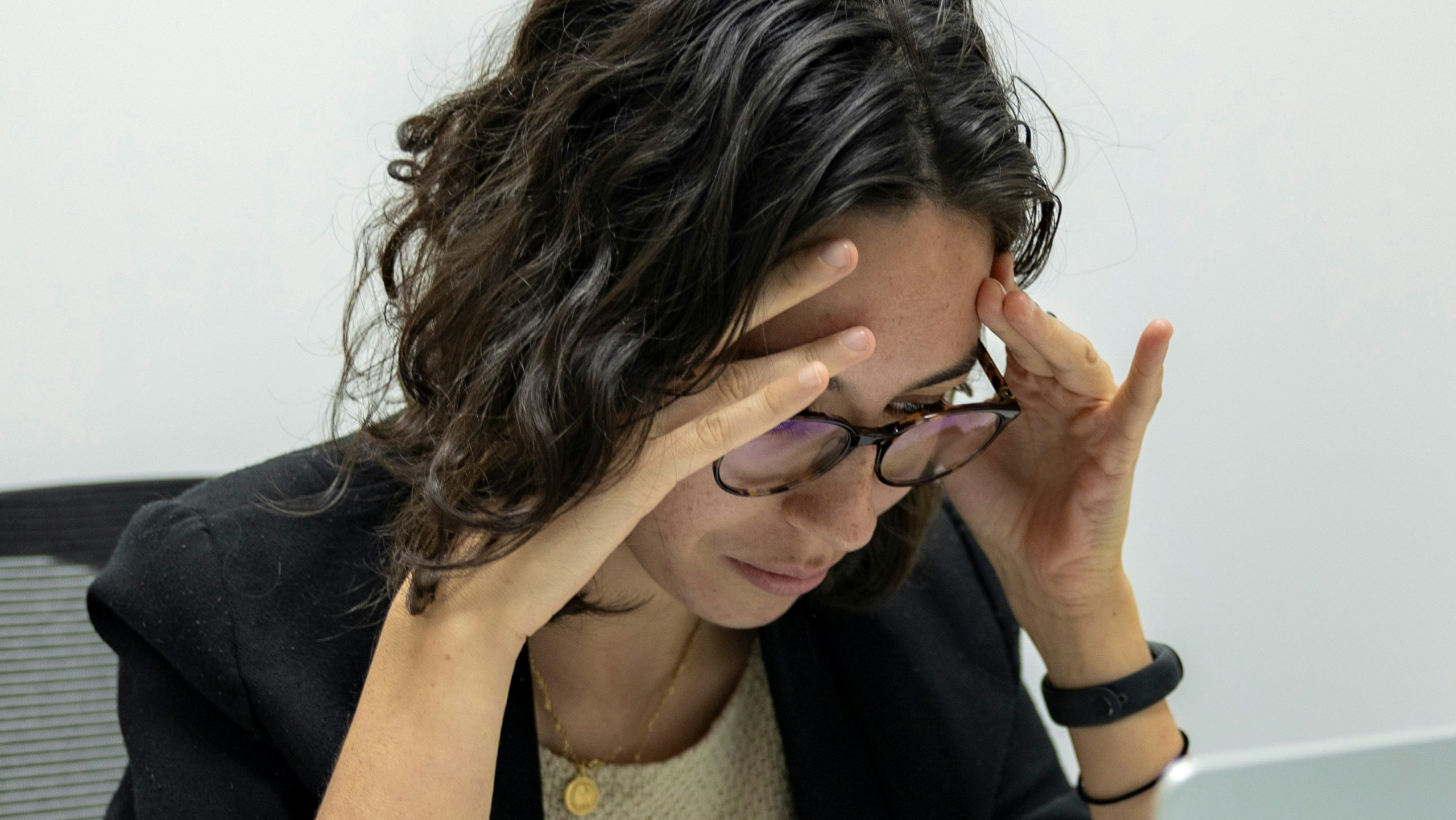 woman with headache seeking chiropractic care in Mesa, AZ