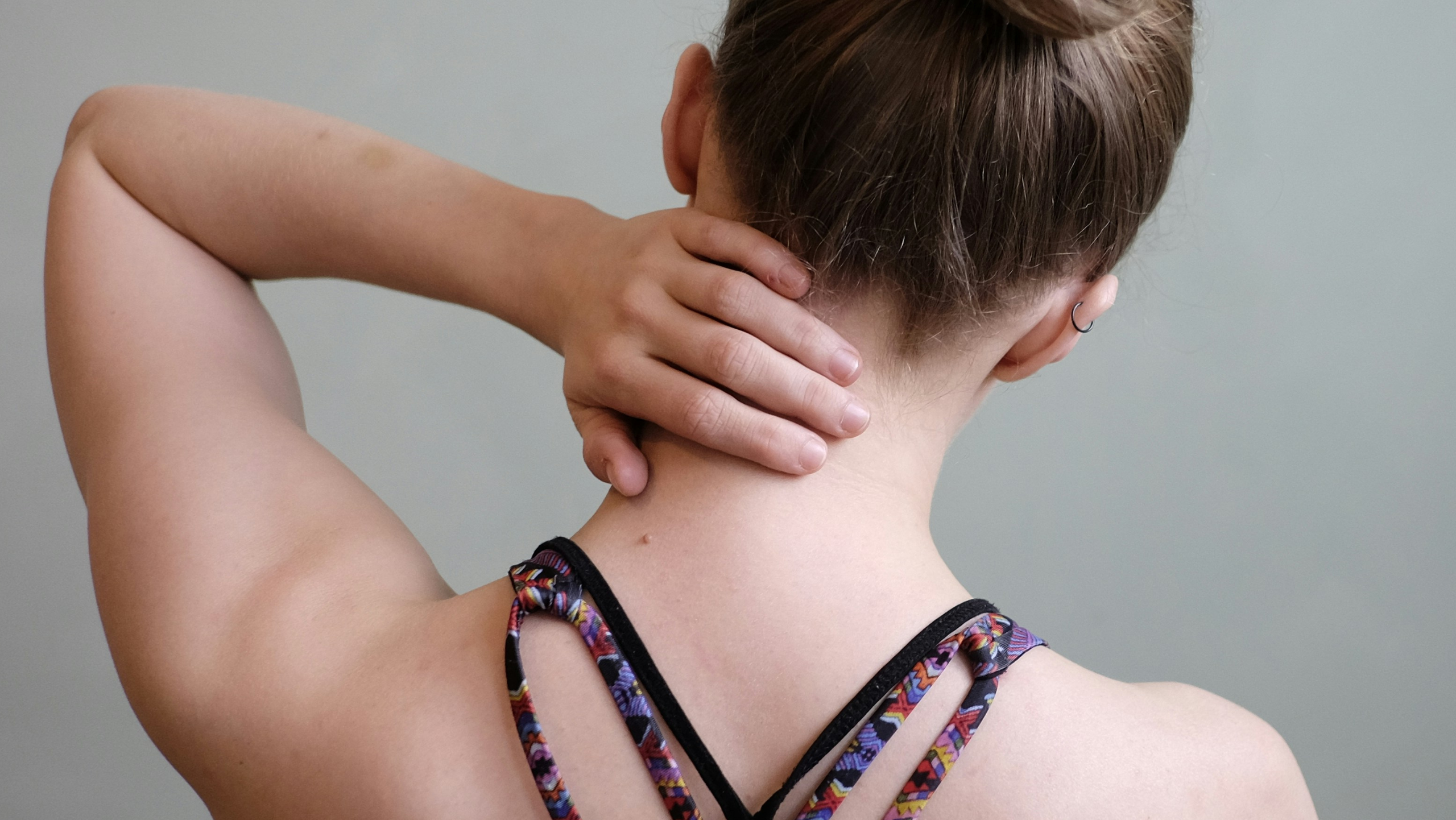 woman with neck pain seeking chiropractic care in Mesa AZ