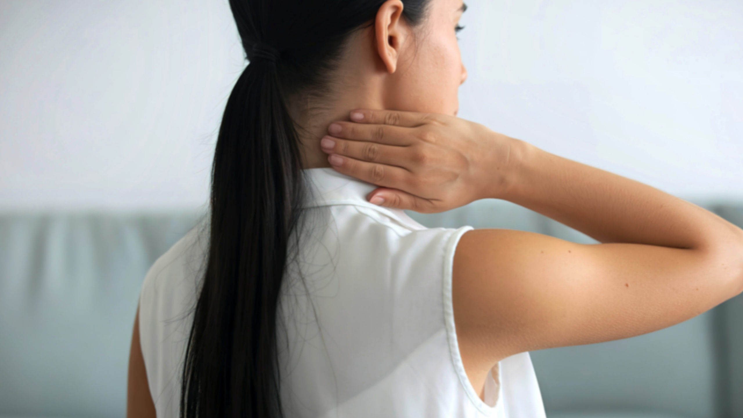 woman with neck pain seeking chiropractic care in Gilbert AZ near San Tan Village