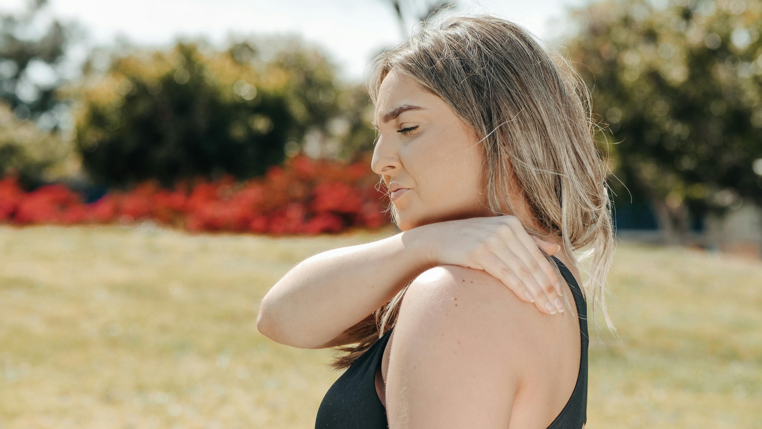 Woman with shoulder pain looking for chiropractic treatment Queen Creek, Arizona